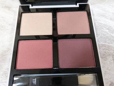 アイ カラー クォード 01R ローズ ティーズ/TOM FORD BEAUTY/アイシャドウパレットを使ったクチコミ（2枚目）