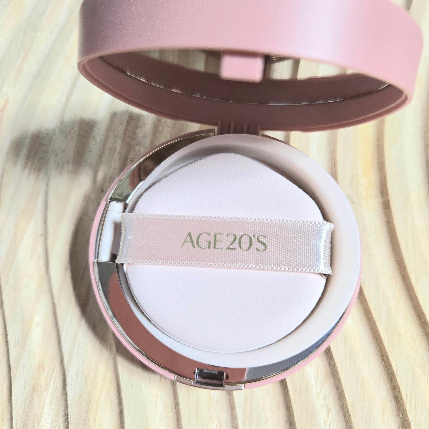 ヴェールヌーディ エッセンスパクトグロウ/AGE20’s/クリーム・エマルジョンファンデーションを使ったクチコミ(5枚目)