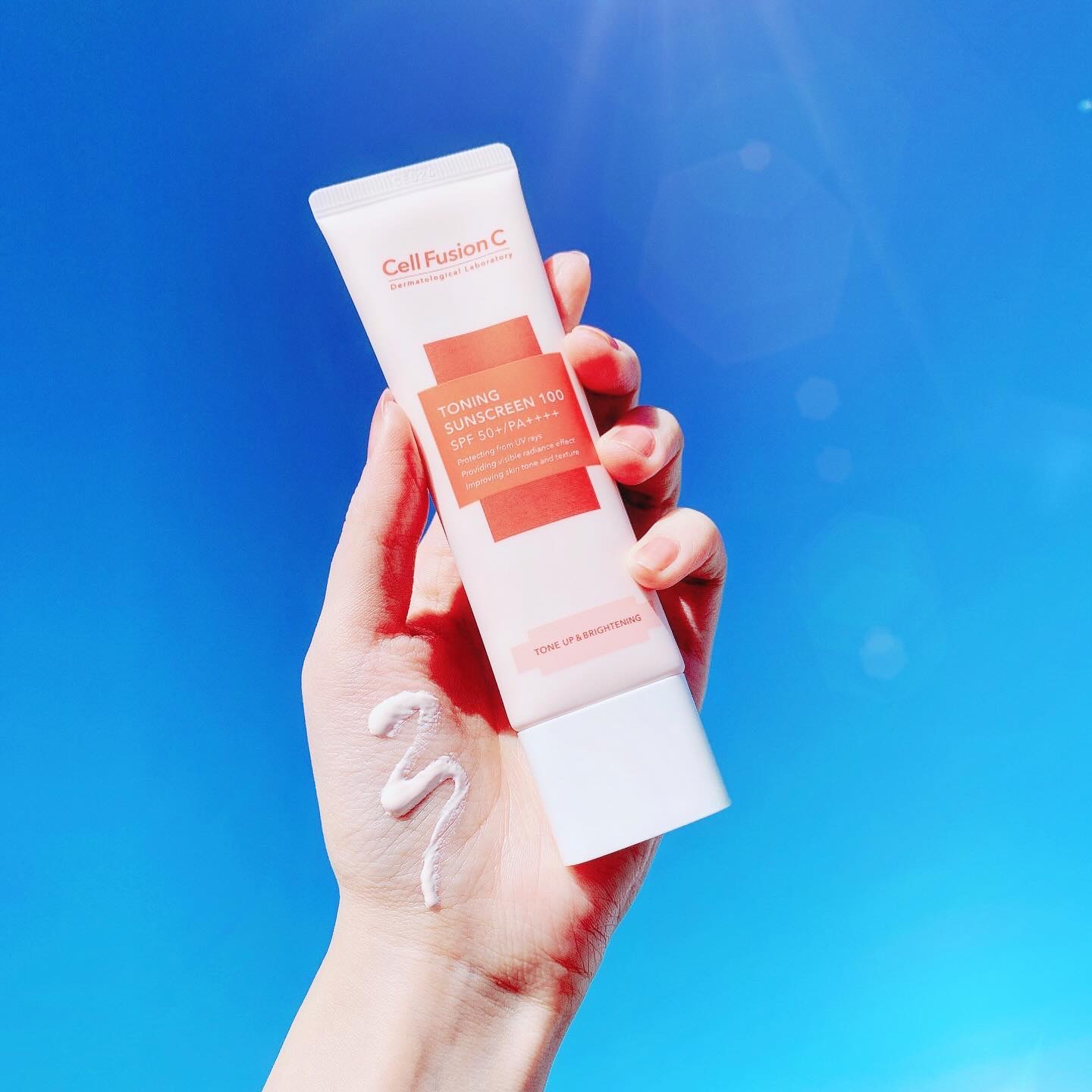 くすんだ肌をパッと明るく
スキンケア感覚で使える日焼け止め🌞
⁡
𓐄 𓐄 𓐄 𓐄 𓐄 𓐄 𓐄 𓐄 𓐄 𓐄 𓐄 𓐄 
CellFusionC
トーニングサンスクリーン100
SPF50+ PA ++++
𓐄 𓐄 