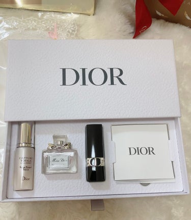 Dior
✩クリスタル会員バースデーギフト✩
ビューティー ディスカバリー キット
・カプチュール トータル セル ENGY スーパー セラム
・ミス ディオール ブルーミング ブーケ オードゥトワレ

