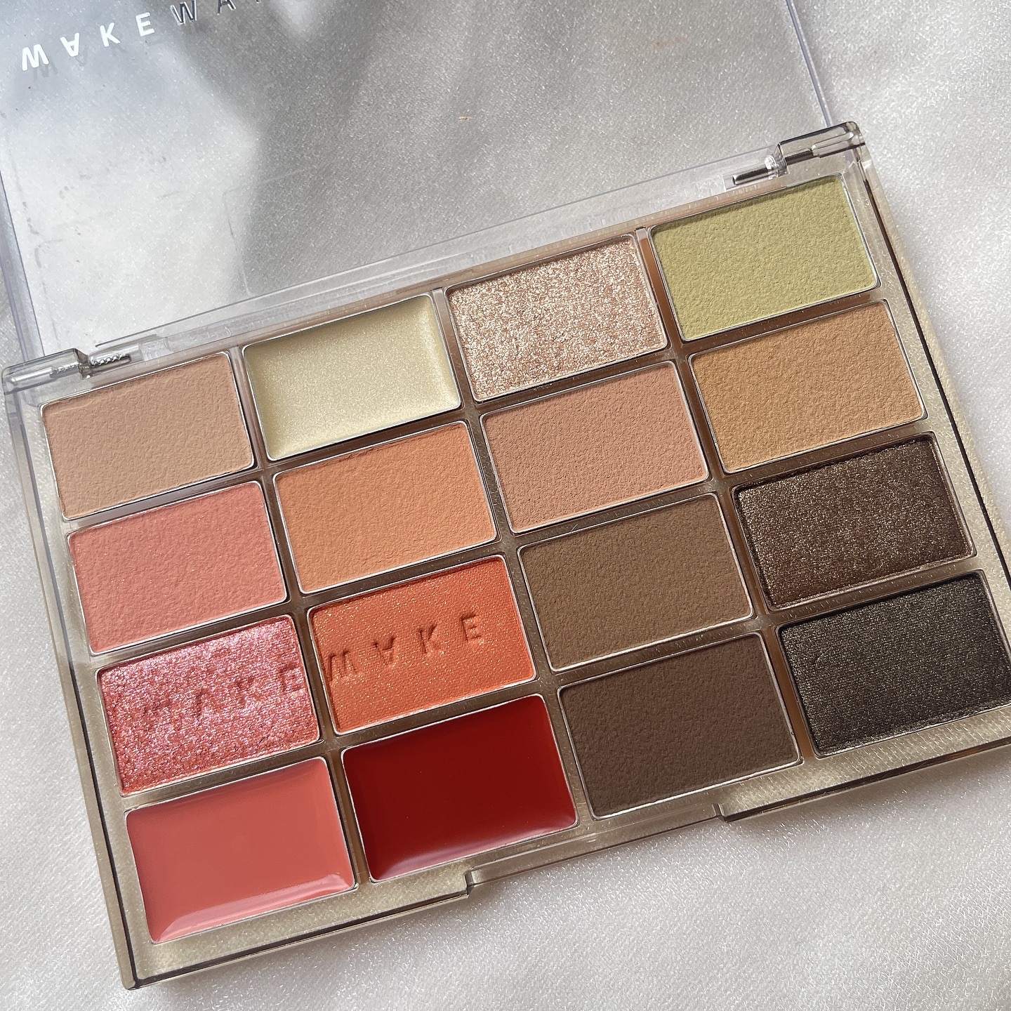 ソフトブラーリングアイパレット/wakemake/アイシャドウパレットを使ったクチコミ（3枚目）