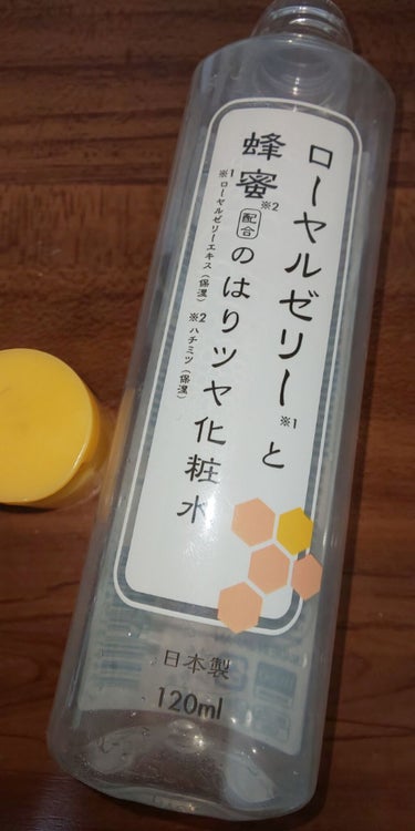 DAISO ローヤルゼリーと蜂蜜配合のはりツヤ化粧水のクチコミ「こちらはDAISOで購入したローヤルゼリーと蜂蜜のはりツヤ化粧水のレビューと、使いきりです。
.....」（2枚目）