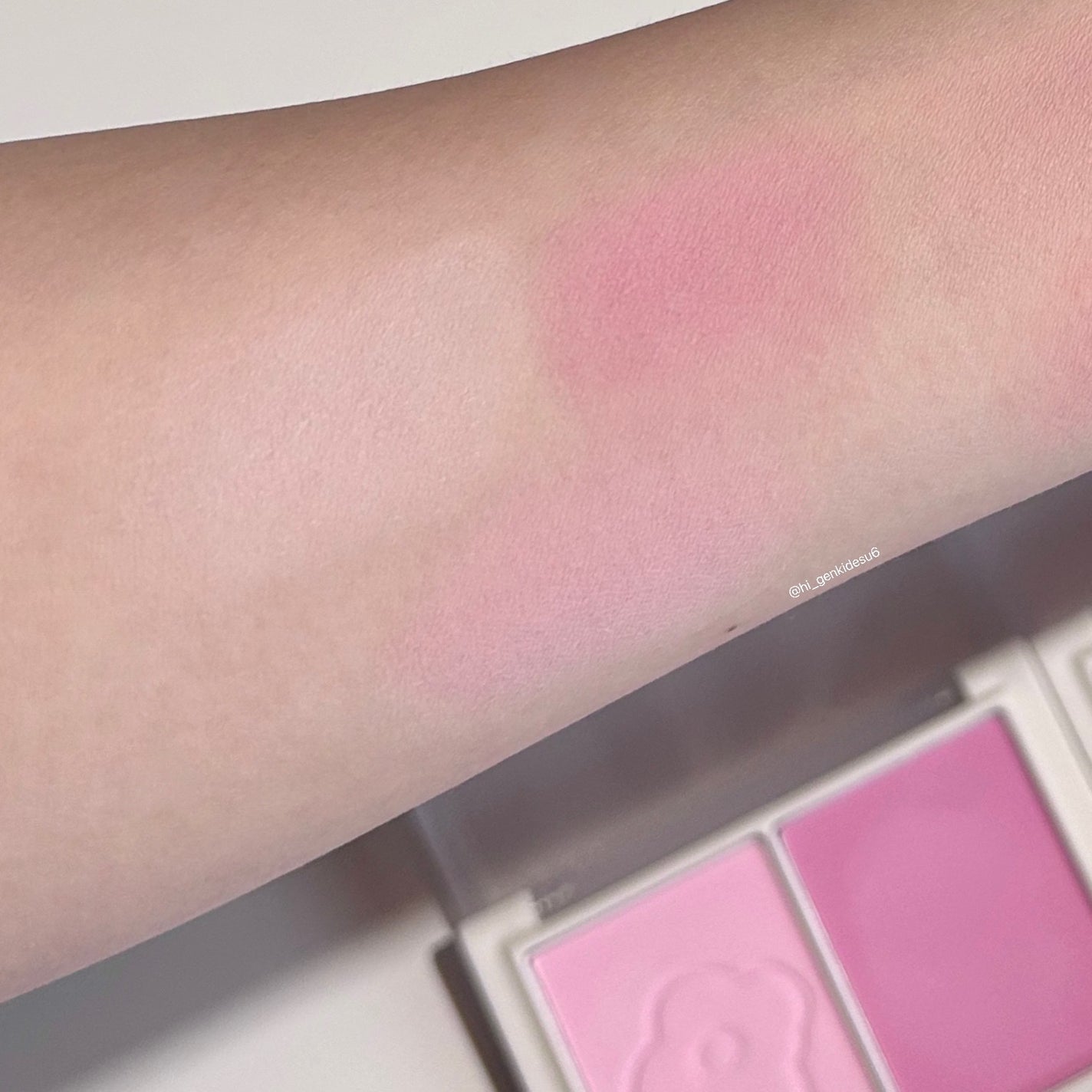 フロリッドレイヤーブラッシャー/HAKIT/パウダーチークを使ったクチコミ(3枚目)