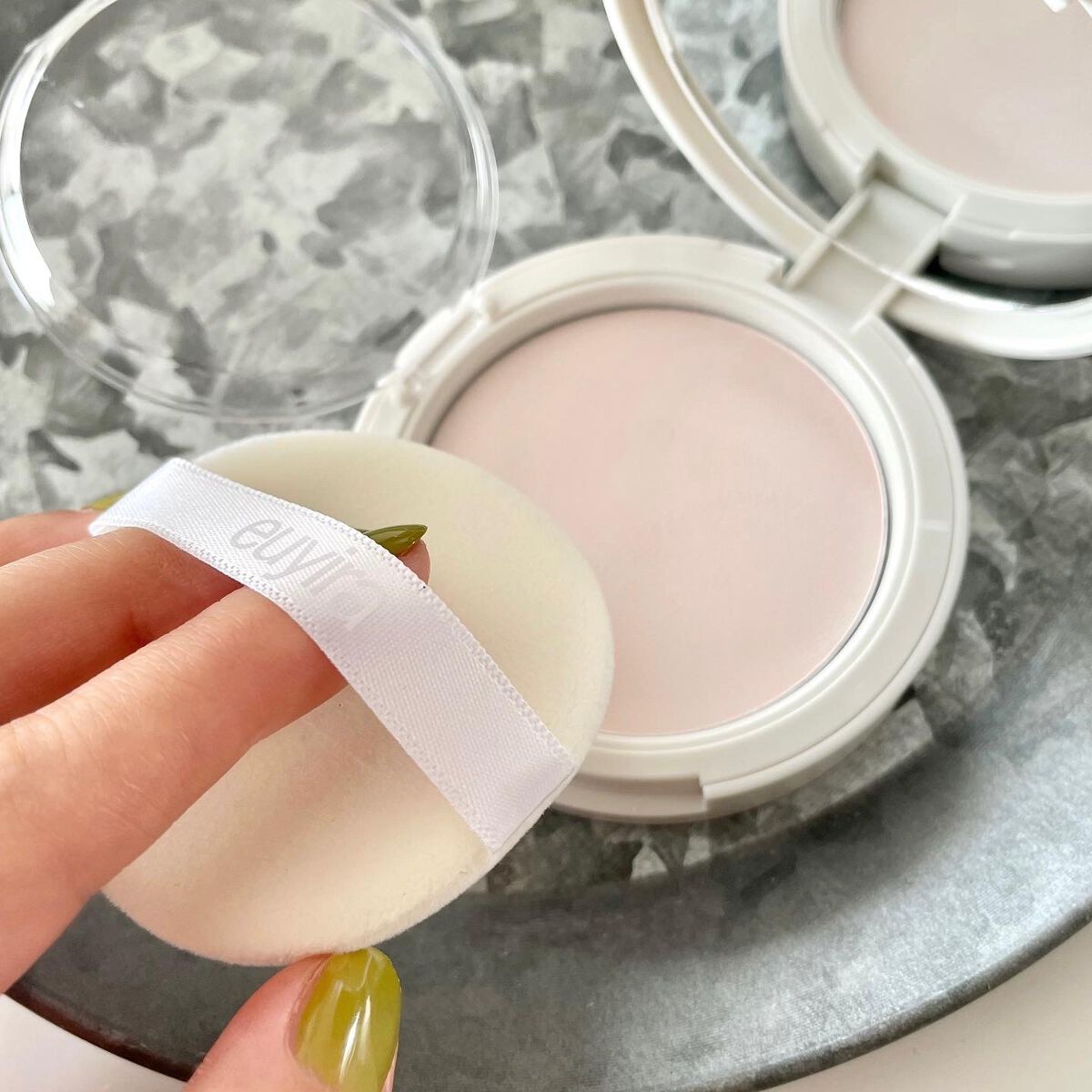 ポアブラーリングカバーパクト/EUYIRA/プレストパウダーを使ったクチコミ（2枚目）