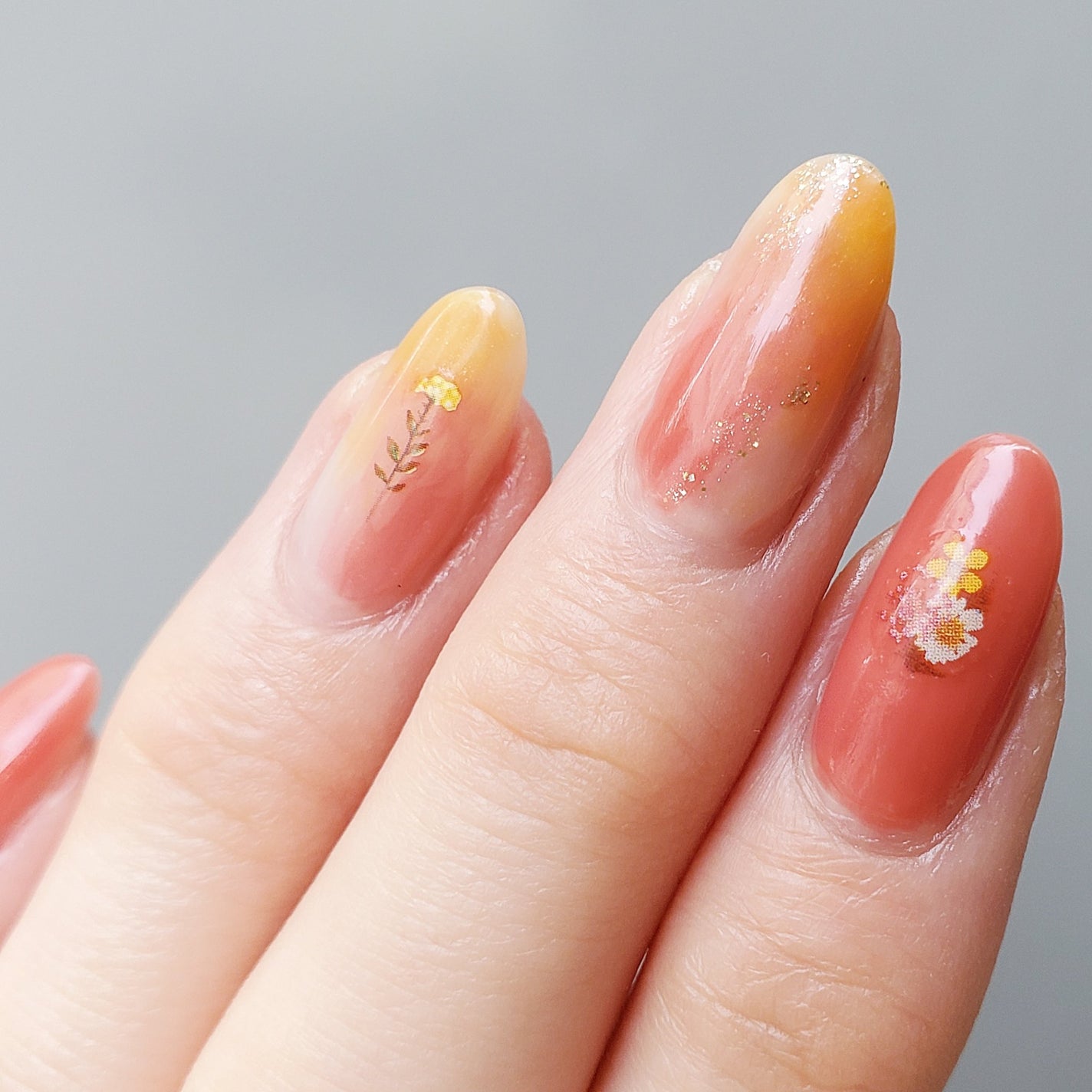 カラフルネイルズ/キャンメイク/マニキュアを使ったクチコミ(4枚目)