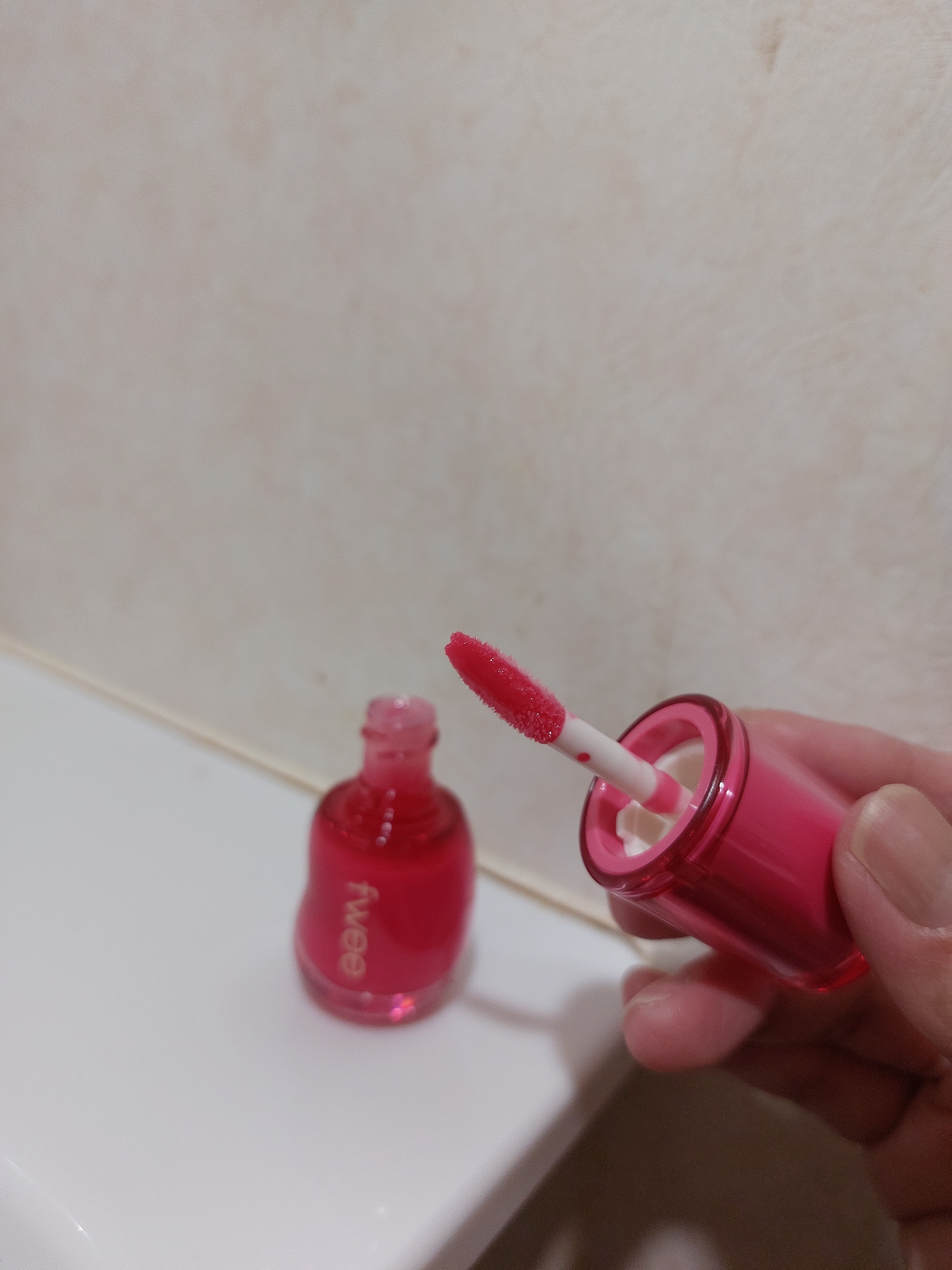 フィー 3Dボリューミンググロス A03 キャンディー 30%/fwee/リップグロスを使ったクチコミ（2枚目）