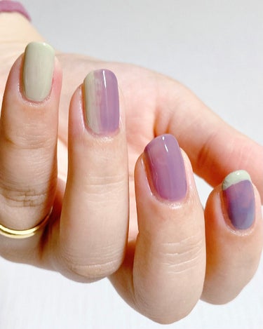 POMUM NAIL ネイルポリッシュのクチコミ「POMUM NAIL　ネイルポリッシュ

akebiaとpomeloを縦割りに塗ってみたら
よ.....」（1枚目）