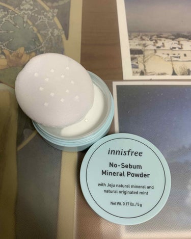 innisfree ノーセバム　NS    ミネラルパウダー

ドンキホーテで698円+税で購入しました。
小鼻のメイク崩れにずっと悩まされていたので、評判の良いこの商品を買ってみました。

ベースメイ