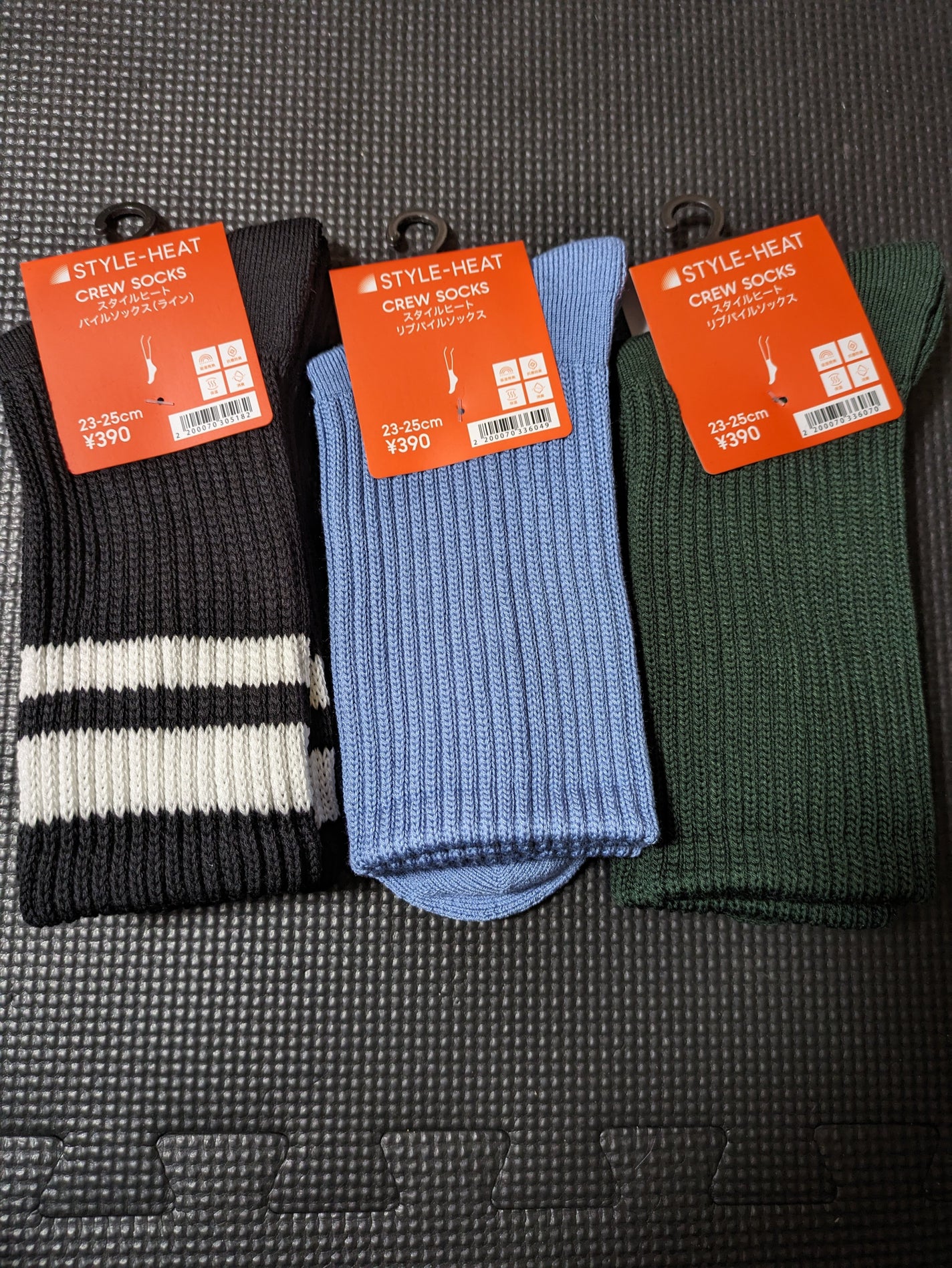 chinyan28 on LIPS 「GUで購入した暖かい効果のある靴下🧦初めて買ってみたꕤ︎︎·͜..」(1枚目)