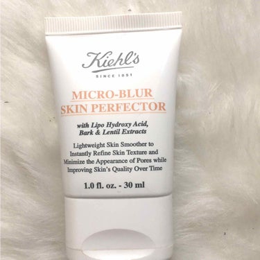 Kiehl's  
MICRO-BLUR  SKIN PERFECTOR

キールズ  ブラー     美容液・化粧下地

見た目は色が濃いめに見えるけど
伸ばすといい感じに肌に馴染みます。

つけ心地