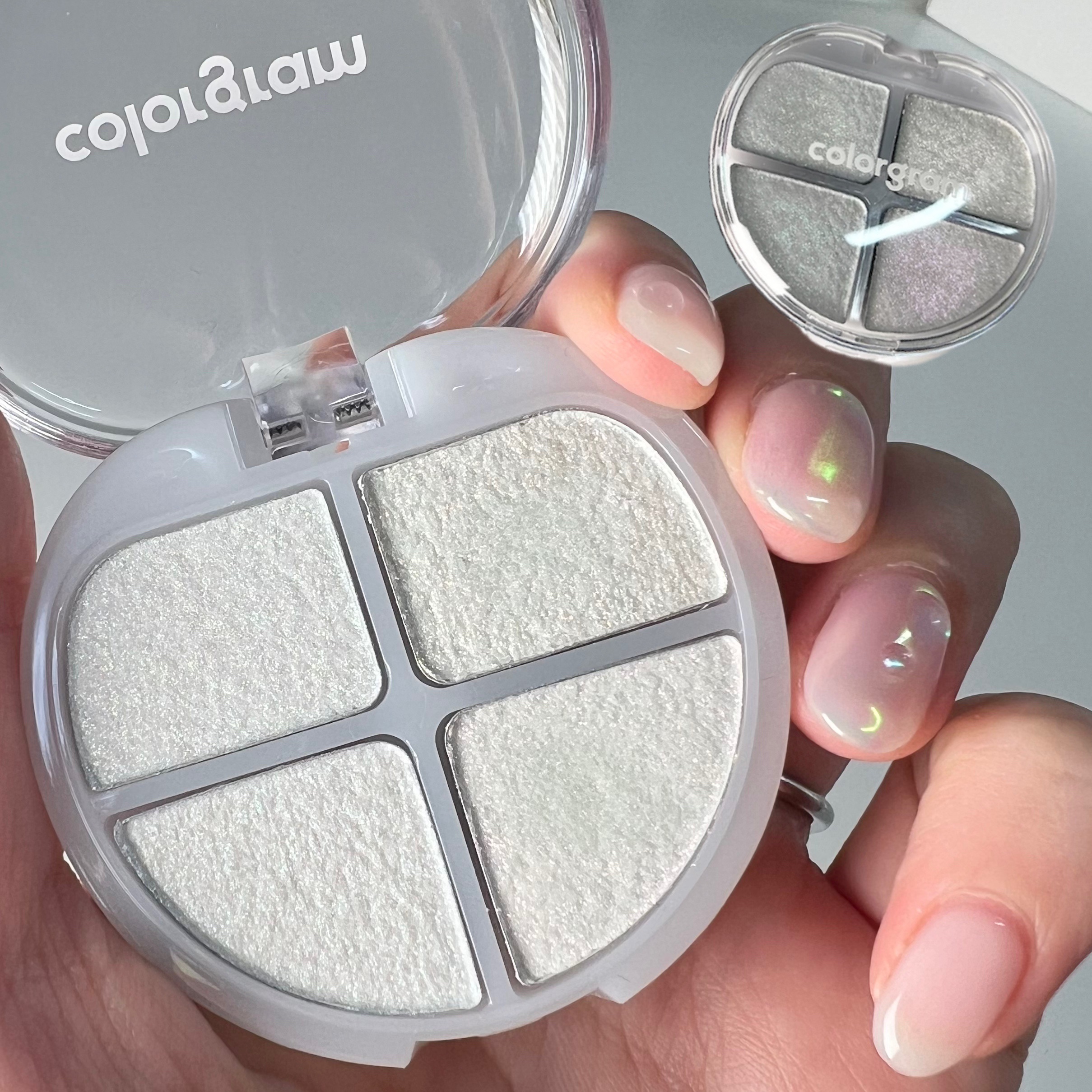 \白アイシャドウ🙅‍♀️不思議なラメぎっしりアイパレット✨/
colorgram
ティントリーアイパレット 

01．グリトリー
グリッター定番パレット


トレンディなカラーでユニークな魅力が溢れるパレット✨

白に見えて、それぞれグリ