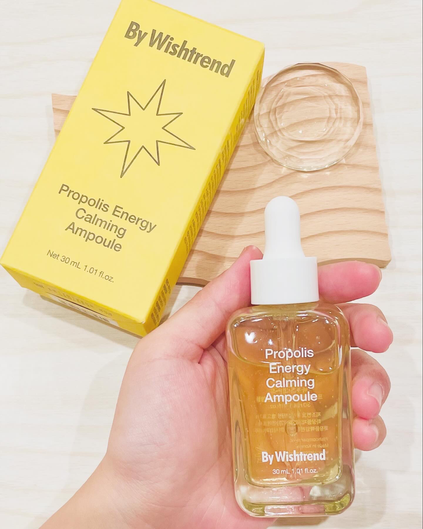 By Wishtrendバイウィッシュトレンド
日本公式アカウント様から
‎𓊆 プロポリスエナジーカーミングアンプ 𓊇
をご提供いただきました🤍

乾燥してカサつく肌の為にできた保湿ツヤ美容液24時間保湿キープとのことで
朝起きても肌