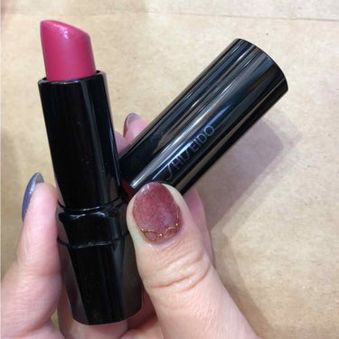 SHISEIDO perfect rouge RS347
綺麗なピンクで派手過ぎないのにちゃんと塗ってる感
柔らかくて塗りやすい