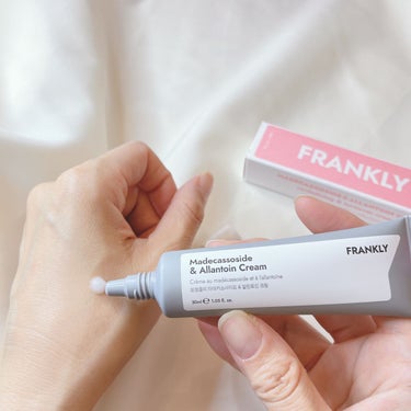 Frankly マデカソサイド&アラントインクリームのクチコミ「原価をオープンにしている
韓国スキンケアブランド
Frankly🇰🇷

パケも可愛いし
製品の.....」（2枚目）