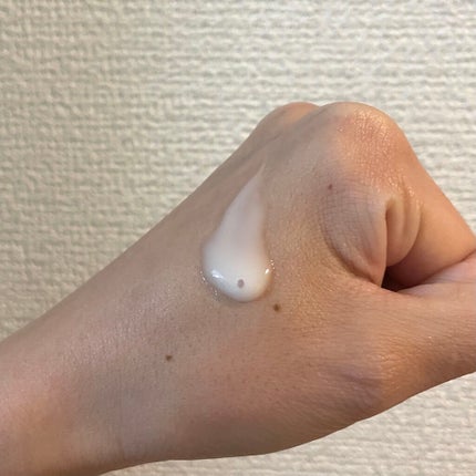 DECORTÉ AQ ハンドエッセンスのクチコミ「ハリツヤシワ改善!魔法のハンドエッセンス👀
気になるシワを改善し、ふっくらとしたハリと目覚め.....」(3枚目)