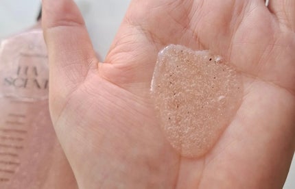 スクラブボディウォッシュ フラワーマーケット ホワイトチューリップ/LUV SCENT/ボディスクラブを使ったクチコミ(3枚目)