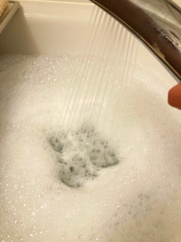 泡風呂です！！🧼

クナイプのバスミルク２袋入ってます！



 #新入りコスメ本音レポ  #爽やかボディケア  #あか抜け体験談 の画像 その1
