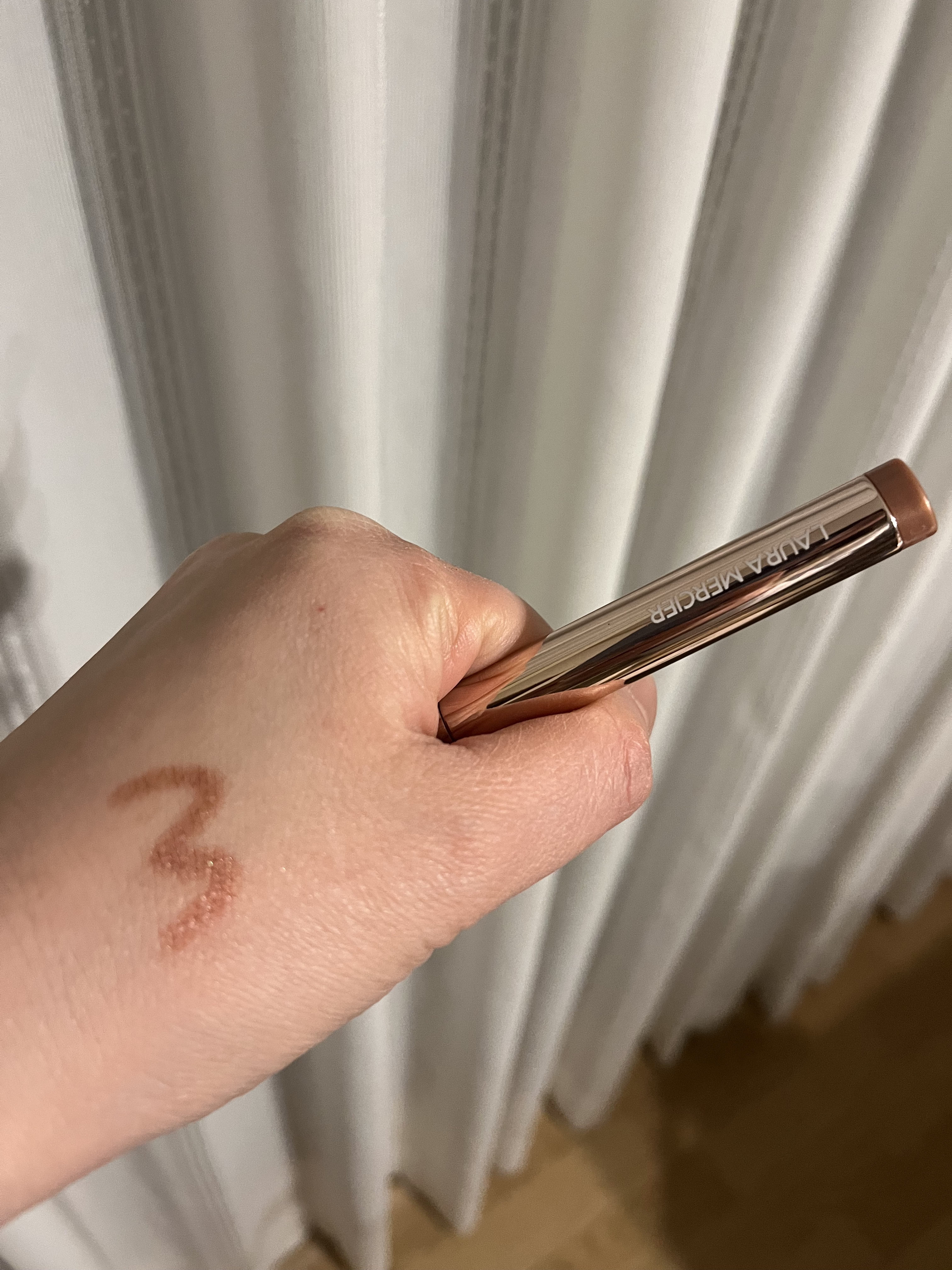 キャビアスティック アイカラー R3 STRIKE A ROSE/ローラ メルシエ/スティックアイシャドウを使ったクチコミ（2枚目）