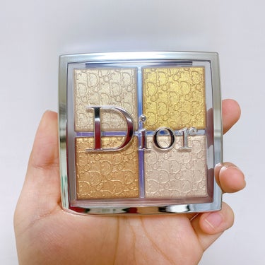 \Dior ディオール 
　　　　　　バックステージ フェイスグロウパレット/

003　ピュア ゴールド

SHEER  GOLD GOLD

METALLIC YELLOW GOLD

METALL