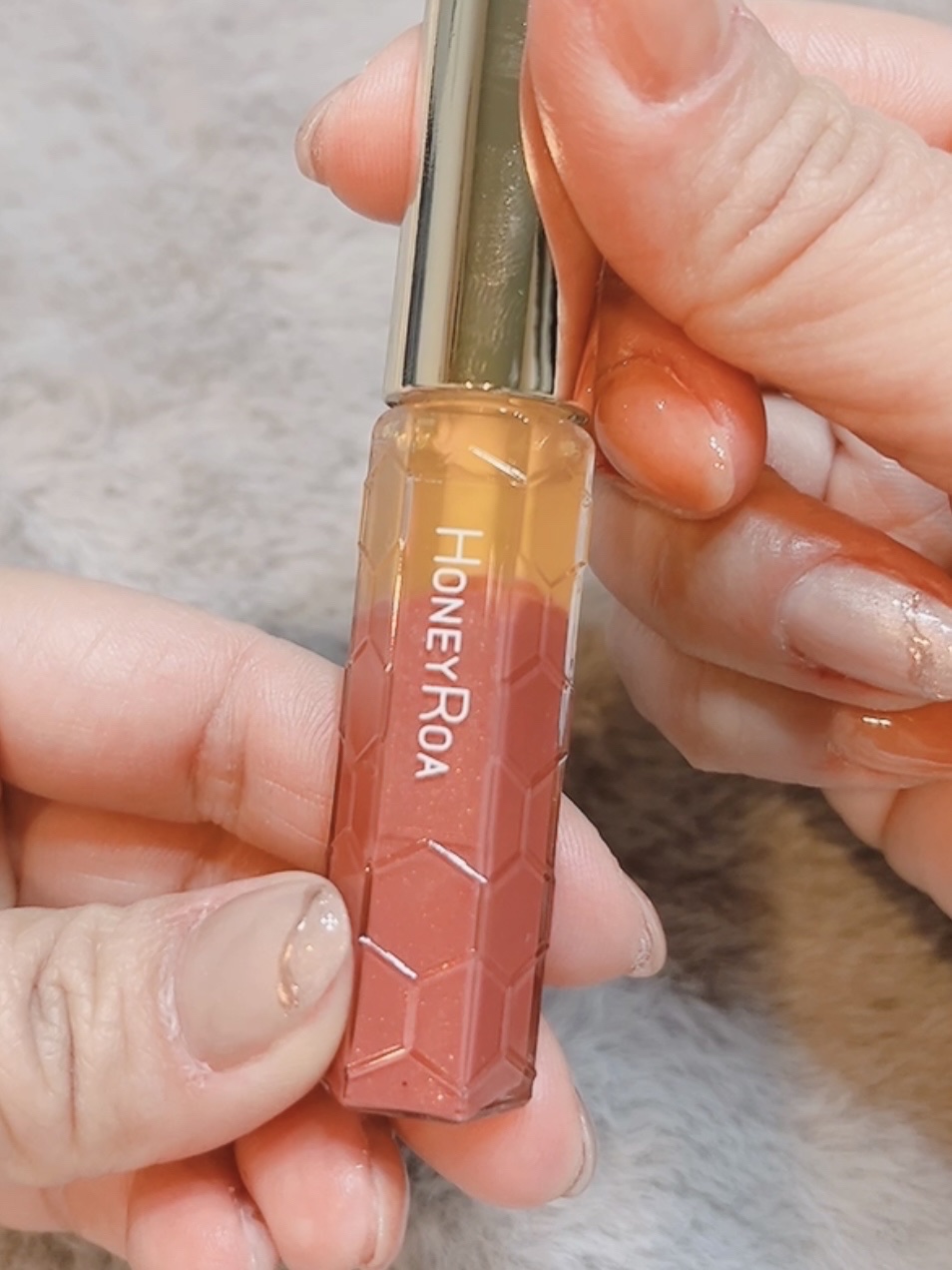 ハニーラスター r/ROAlív/リップグロスを使ったクチコミ（2枚目）