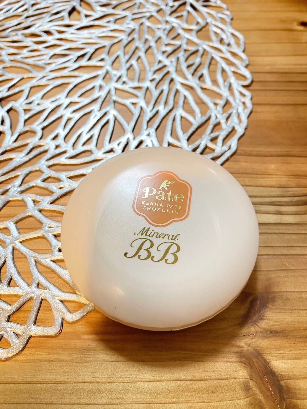 ミネラルBBパウダー EM(エンリッチモイスト)/毛穴パテ職人/プレストパウダーを使ったクチコミ(1枚目)