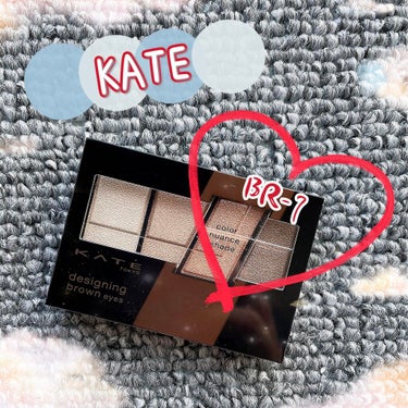 ナチュラルなブラウン❗
KATE デザイニングブラウンアイズ BR-7




こんにちは🙋💕Riaです

前回の投稿で
#KATE #デザイニングブラウンアイズ #BR-7

を使ったメイクを紹介しましたが
今回はこのアイシャドウの紹介です！



BR-7はイエベもブルベもどちらでも使えそう！
濃いブラウンではなく、ナチュラルメイクにもってこいです

🍊スウォッチしているので画像をご覧下さい

粉質もいいし落ちにくい！
特別に感動はなかったので✩4にしていますが普通に使えます

私は高発色で濃いメイクが好きなのでこういうアイシャドウをひとつGETできてよかったかなと思います



良かったらぜひcheckしてみてください


最後まで見ていただきありがとうございます
良かったらいいね💕クリップ📎コメント💬フォロー+👤よろしくお願いします！



#ブラウンメイク #ブラウンアイシャドウ #ナチュラルメイク #KATEアイシャドウ #イエベアイシャドウ #ブルベアイシャドウ #Riaコスメの画像 その0