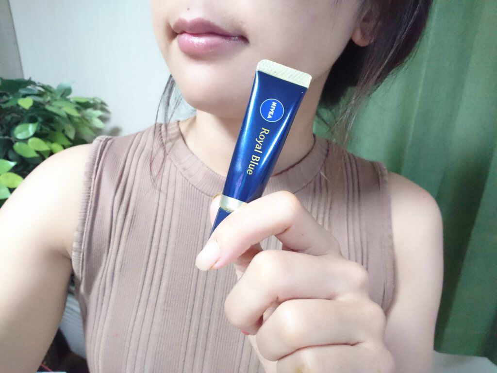 ニベア ロイヤルブルーリップ 濃密美容ケア/ニベア/リップ美容液を使ったクチコミ(4枚目)