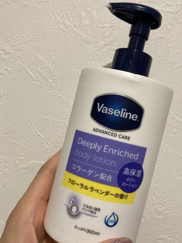 バセリンのクリーム！

Vaseline(ヴァセリン) 
ディープリーエンリッチド 
ボディローション リキッド 
フローラルラベンダーの香り 
高保湿ボディミルク

ヴァセリンのうるおい浸透*バリア処方が
一日中うるおいを保ち、しっとりう