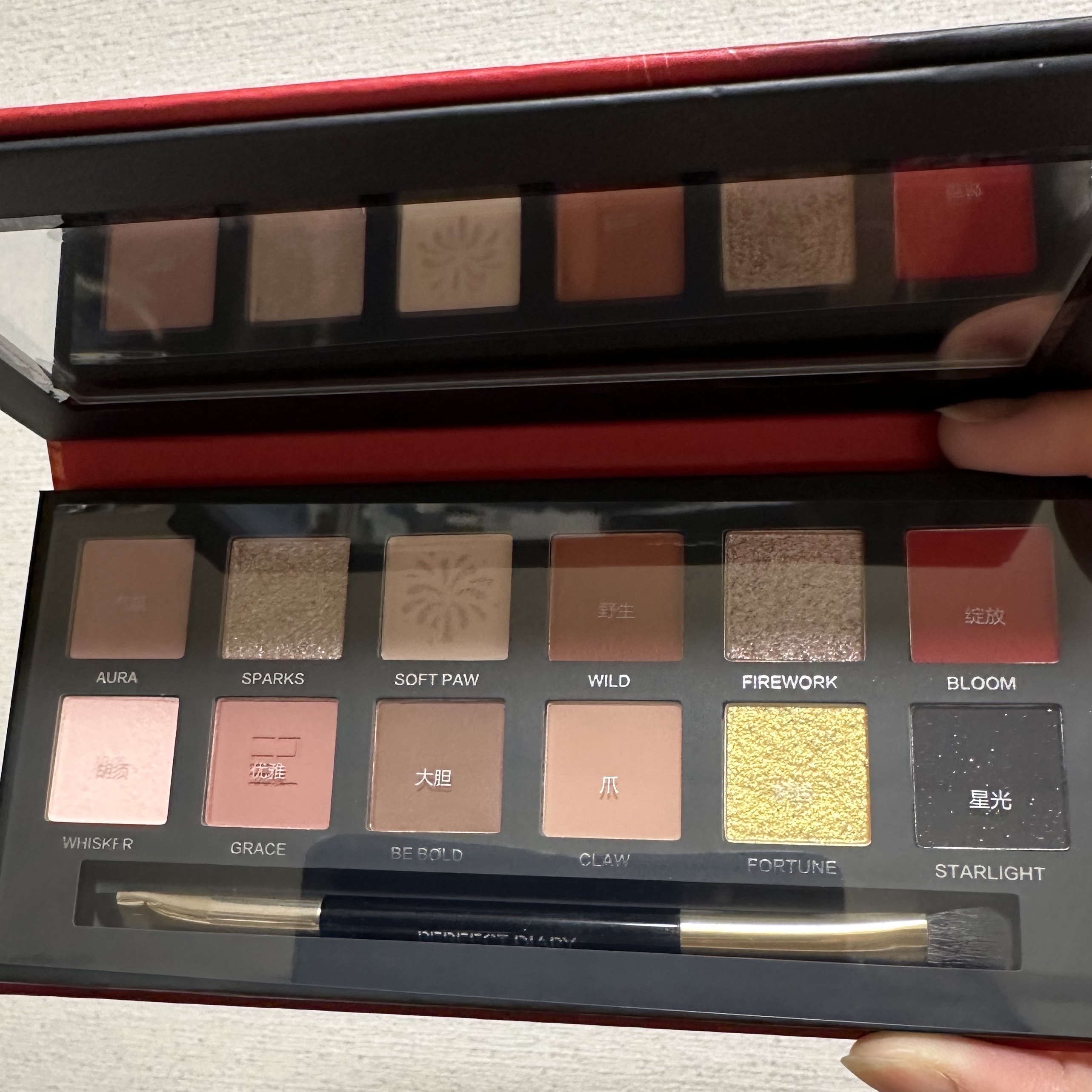 エクスプローラ12色 動物アイシャドウパレット｜PERFECT DIARYの人気色