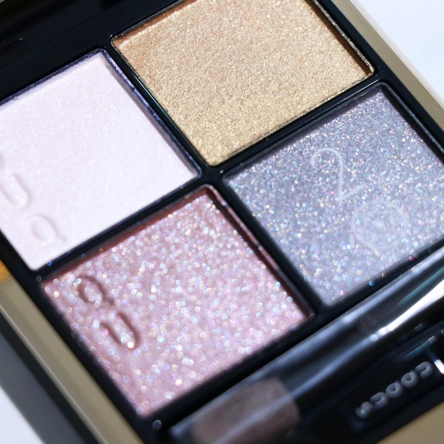 シグニチャー カラー アイズ/SUQQU/アイシャドウパレットを使ったクチコミ(2枚目)