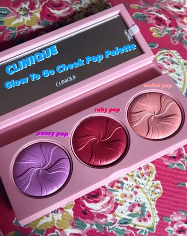 CLINIQUE クリニーク　クリスマスコフレ2021
Glow To Go Cheek Pop Palette 
グロウ　トゥゴー　チークポップ　パレット

左から↓
🟣パンジーポップ
🔴ルビーポップ