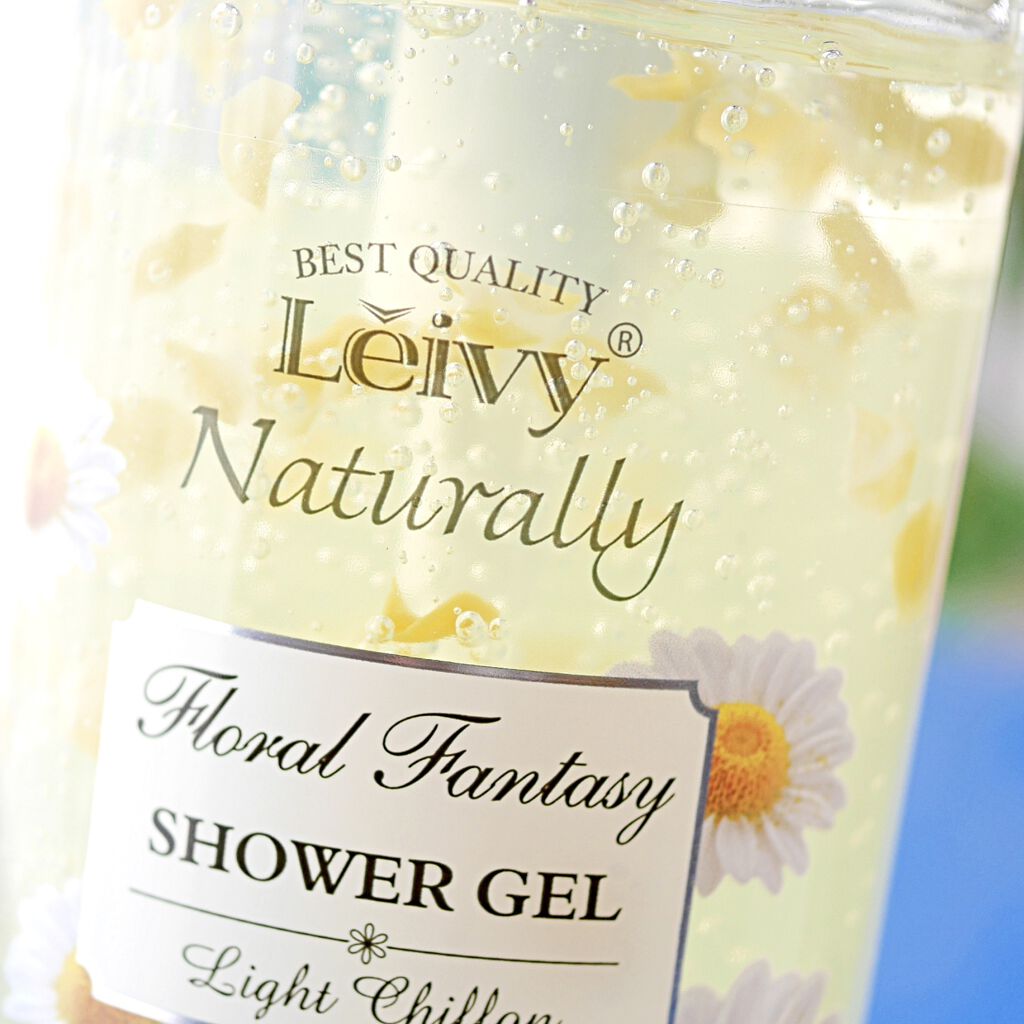 Leivy レイヴィー ファンタジーボディーシャンプー カモミールのクチコミ「アーティフィシャルフラワーが散りばめられた華やかなボディシャンプー「レイヴィ ファンタジーボデ.....」（2枚目）