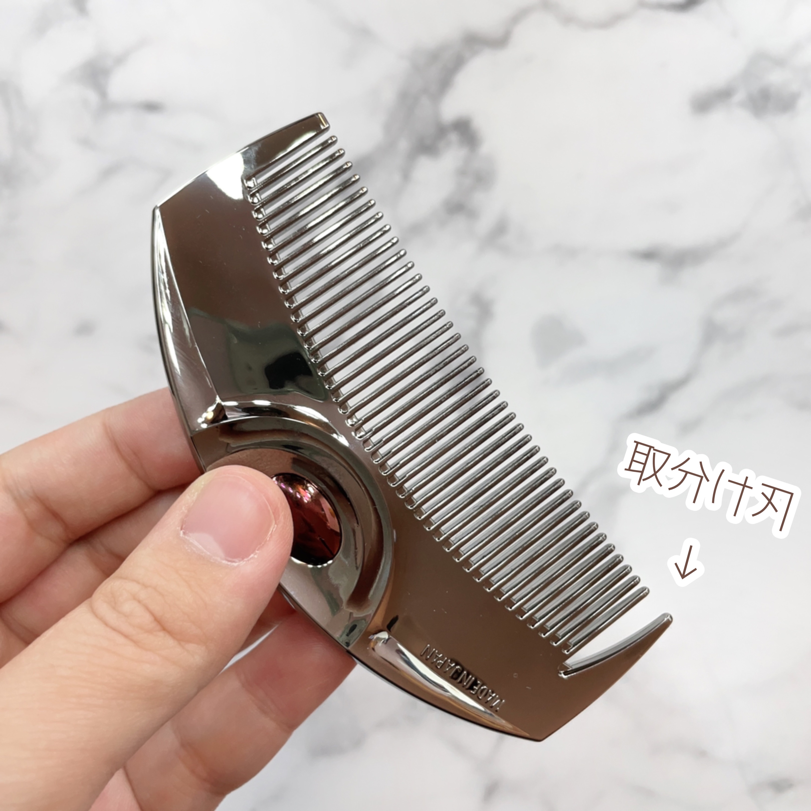 PG ツキ プレミアムブラック/LOVECHROME/ヘアコームを使ったクチコミ（2枚目）