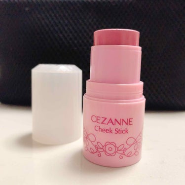 ✦CEZANNE Cheek stick 03 

セザンヌのチークスティック03番です .

普段チークはパウダータイプのチークをブラシで塗っているのですが、持ち運びが面倒な時はコンパクトな形をしてい