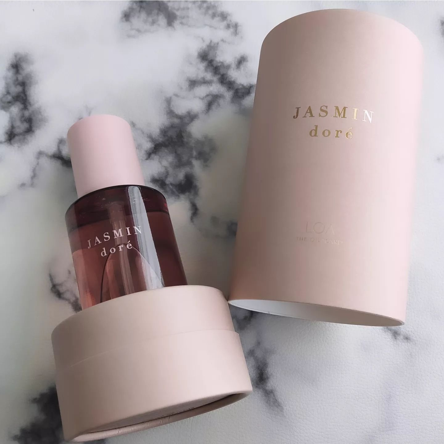 LOA The Oil LOA THE OIL "CARE" JASMIN doréのクチコミ「＜LOA THE OIL "CARE"＞を愛用中♪

髪に魅力的な輝きを与え、
香りが続く最高.....」（2枚目）