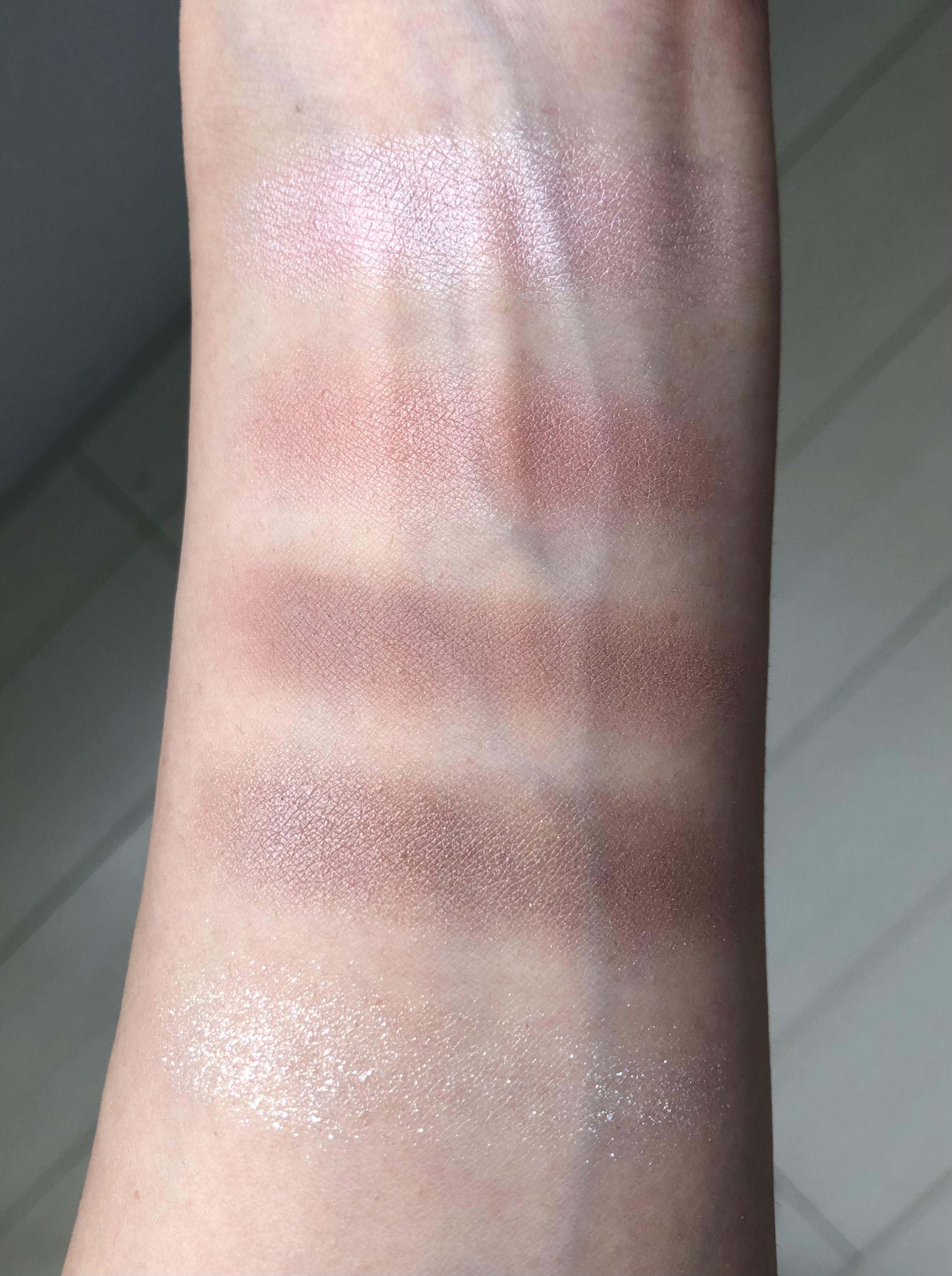 ジルスチュアート ブルームクチュール アイズ　ジュエルドブーケ 01 cymbidium cameo/JILL STUART/アイシャドウパレットを使ったクチコミ（2枚目）