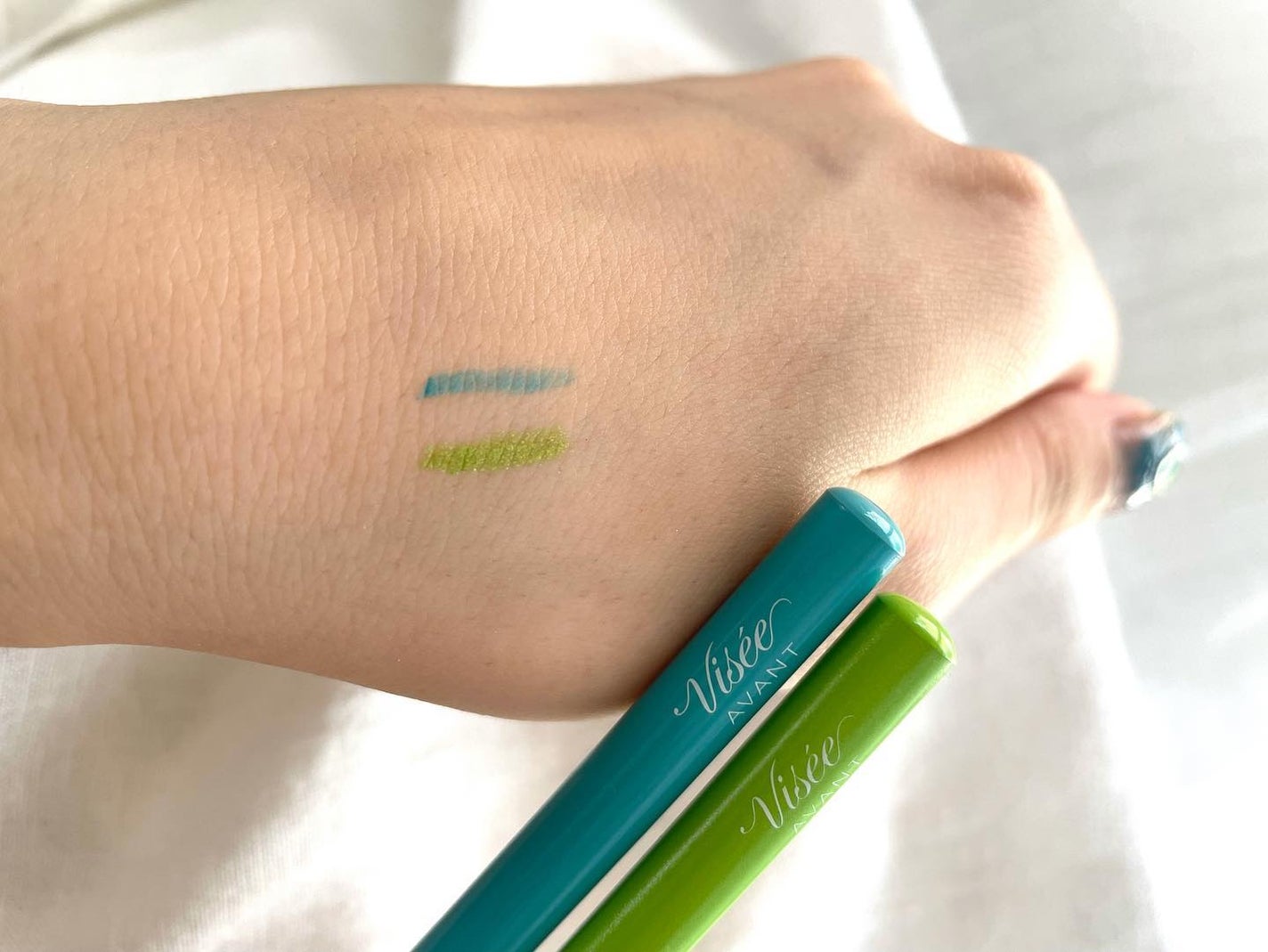 つーちゃん on LIPS 「夏はカラーメイク🩵可愛いくメイクしよ🌻カラーメイクをプチプラで..」(3枚目)