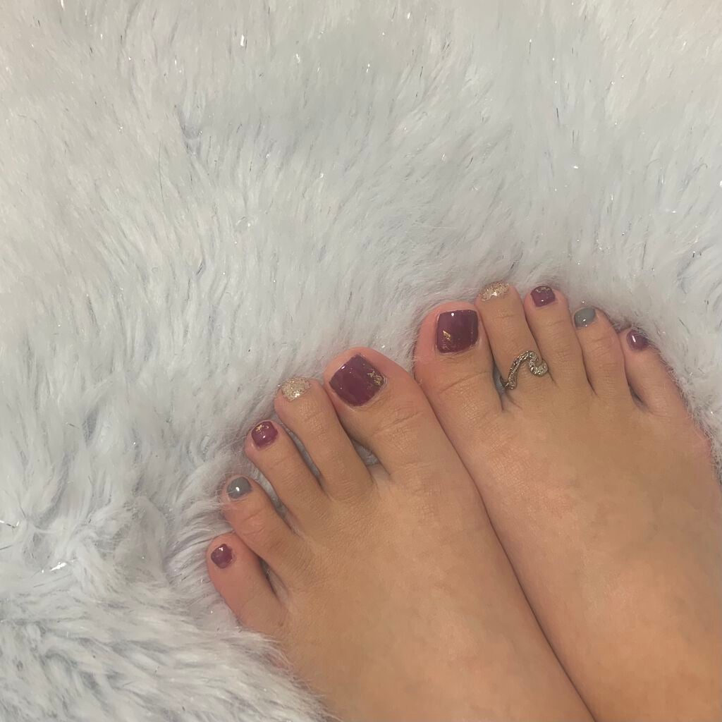 m on LIPS 「Newfootnail♡光の角度で伝わらないけど、ワインレッド..」(1枚目)