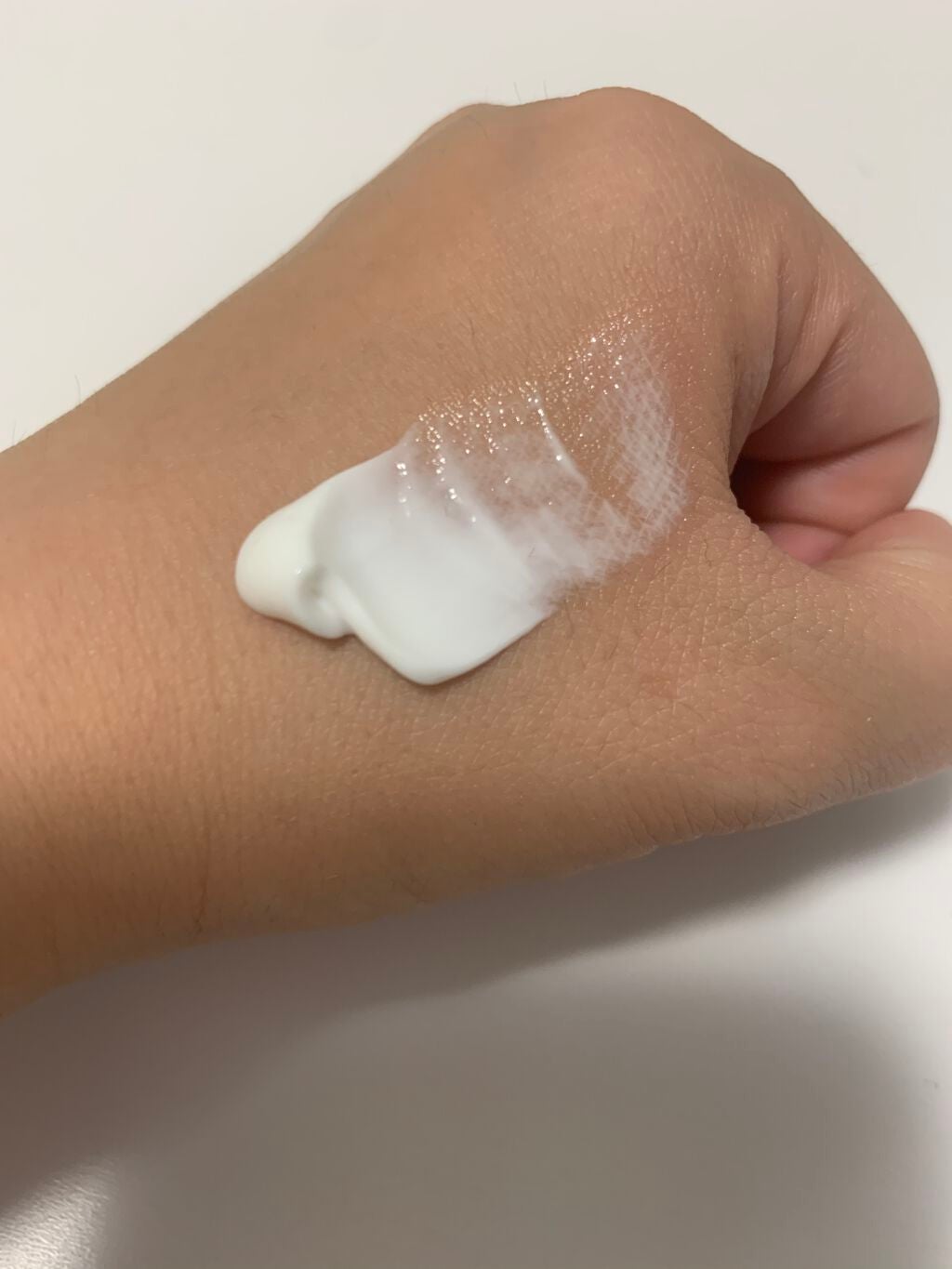 あきのすけ on LIPS 「【1日目】使った感想クリームは少し出しただけでも伸びが良くて少..」(2枚目)