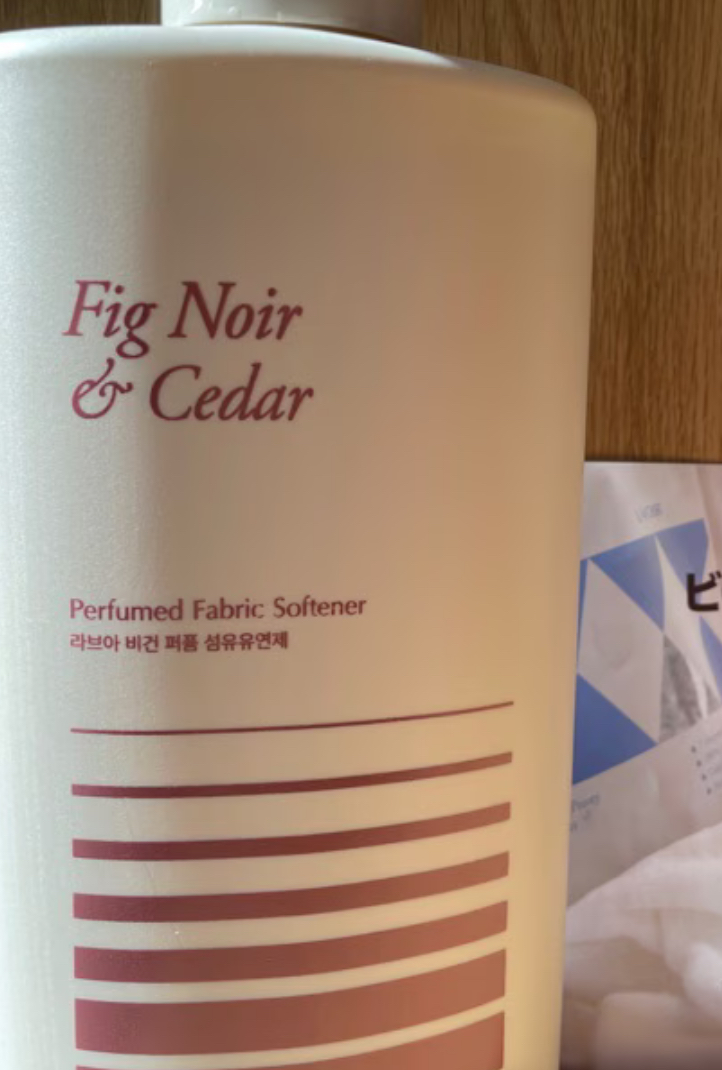 パフュームヴィーガン柔軟剤 フィグ＆シーダー/LAVOIR/柔軟剤を使ったクチコミ（1枚目）