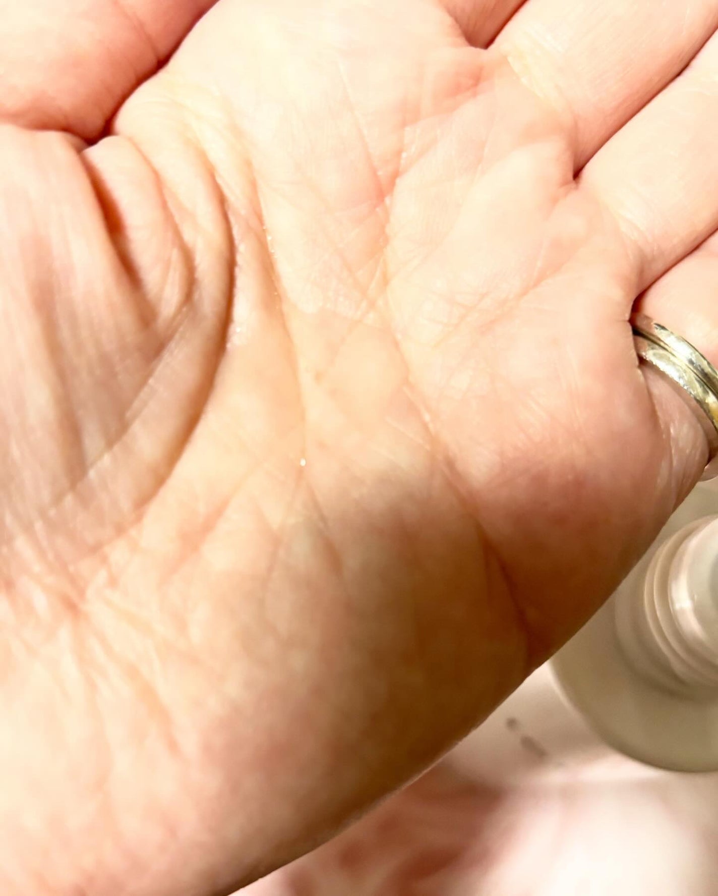 comaki on LIPS 「イオナRソフニングロ-ションをお試ししました。シンプルなパッケ..」(2枚目)