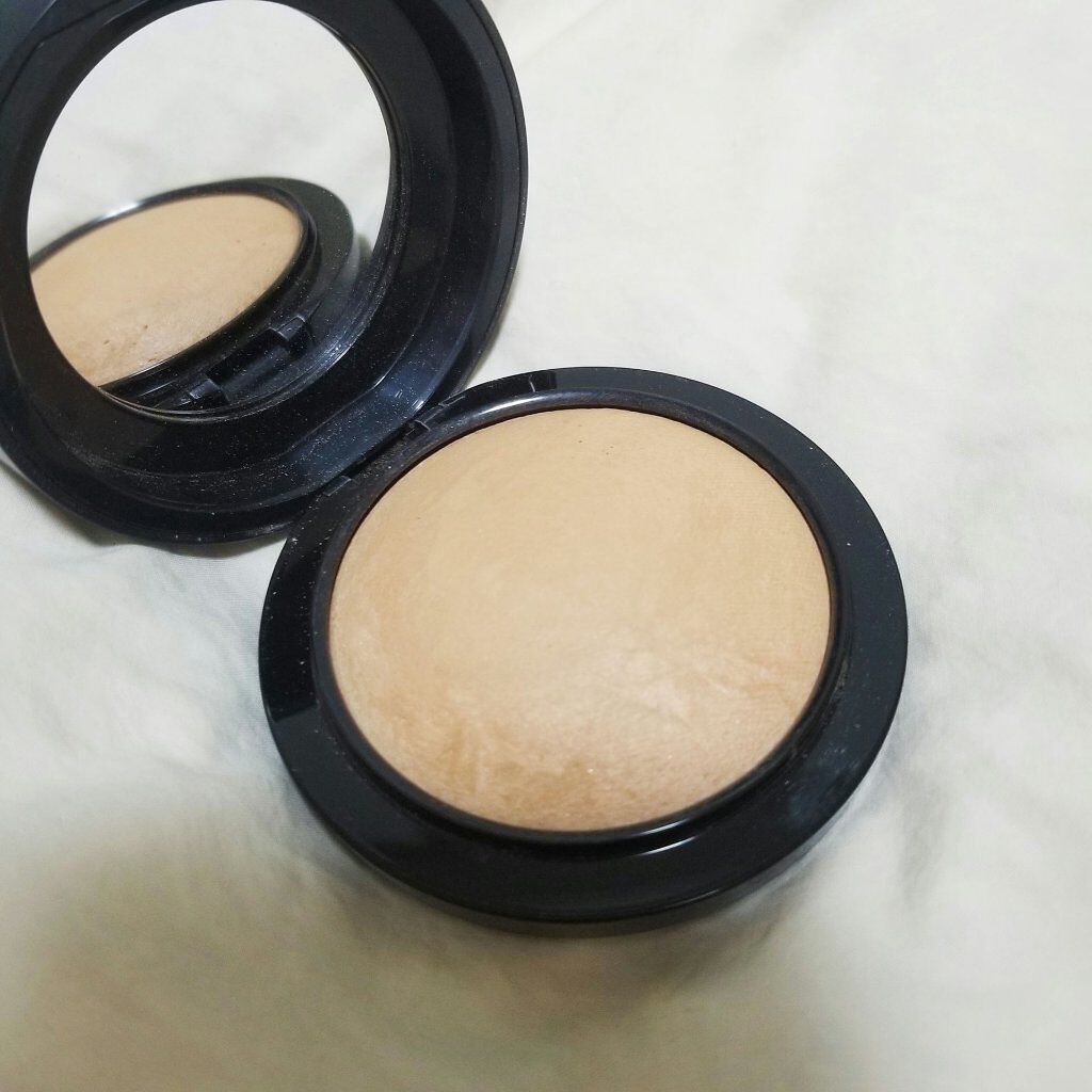 
◎M·A·C
　→MINERALIZE SKINFINISH NATURAL (¥3,800)
　　MEDIUM DARK

--------------->

シェーディングとして人気のアイテムです☝
わたしもシェーディングとして使用し