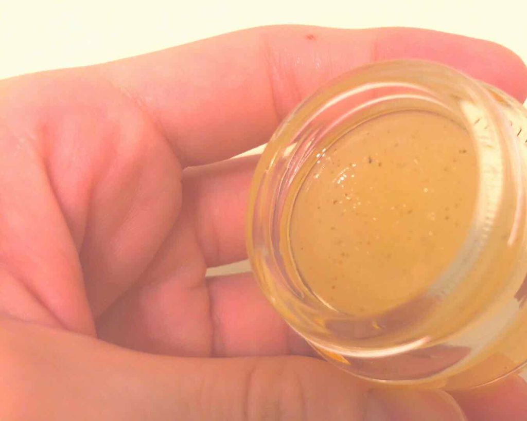 ハニーリップゴマージュ/VECUA/リップケアを使ったクチコミ（2枚目）