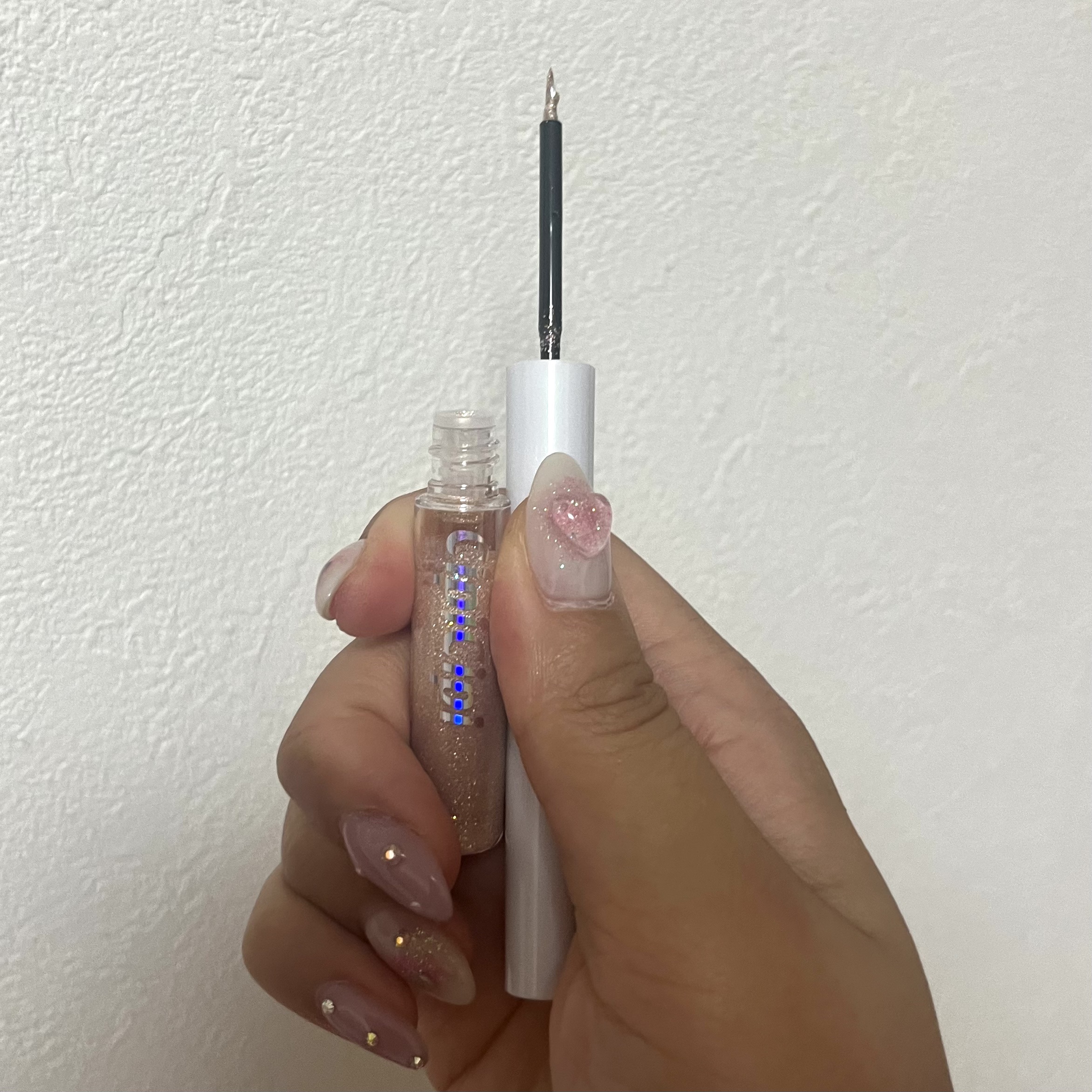 グリッター イルミネーションライナー R 06 デイリーベージュ/CipiCipi/リキッドアイライナーを使ったクチコミ（2枚目）