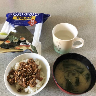 今日の朝ごはんは、白湯
ご飯お茶碗軽く1杯とさば味噌煮のふりかけ
ワカメの味噌汁、味のり

ふりかけの作り方
ごま油小さじ2入れたフライパンに
さばの味噌煮缶を汁ごといれて、
崩しながら炒めて、汁気が少