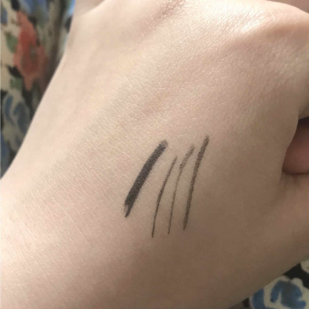 K-パレット リアルラスティングアイペンシル24hのクチコミ「細い線も太い線もかける。
擦れに強いと書いてあるのでこすってみた。
乾いた状態でも濡れた状態で.....」（2枚目）