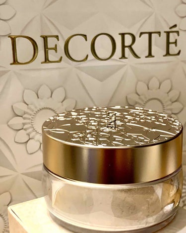 ●コスメデコルテ　DECORTE

　フェイスパウダー
　色番: 00
　価格: ¥5500(税込)
　　　　パフ込み


以前、
ラメ入りの薄らピンクを購入しましたが
艶感が無く、付けすぎちゃうと
乾