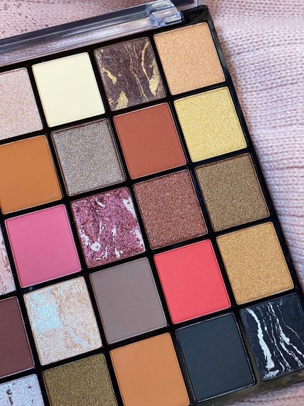 Revolution Maxi Reloaded Palette /MAKEUP REVOLUTION/アイシャドウパレットを使ったクチコミ(3枚目)