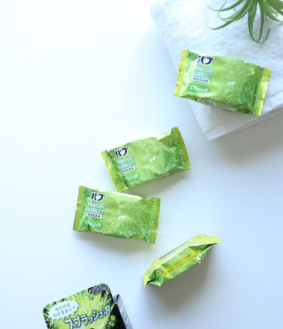 バブ モンスターバブルMEGA級 スプラッシュ泡 シトラススパークの香り/バブ/炭酸系入浴剤を使ったクチコミ(2枚目)