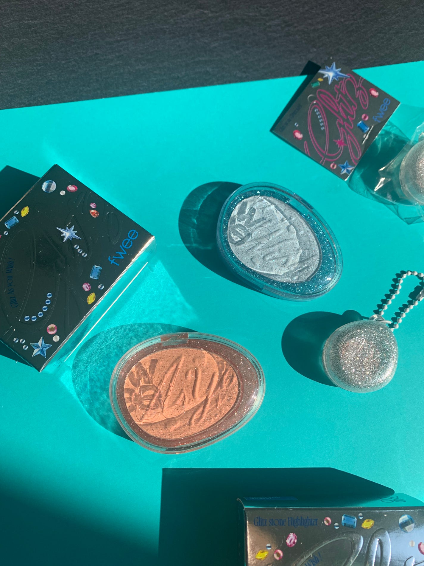 フィー グリッツストーンハイライター/fwee/パウダーハイライトを使ったクチコミ(1枚目)